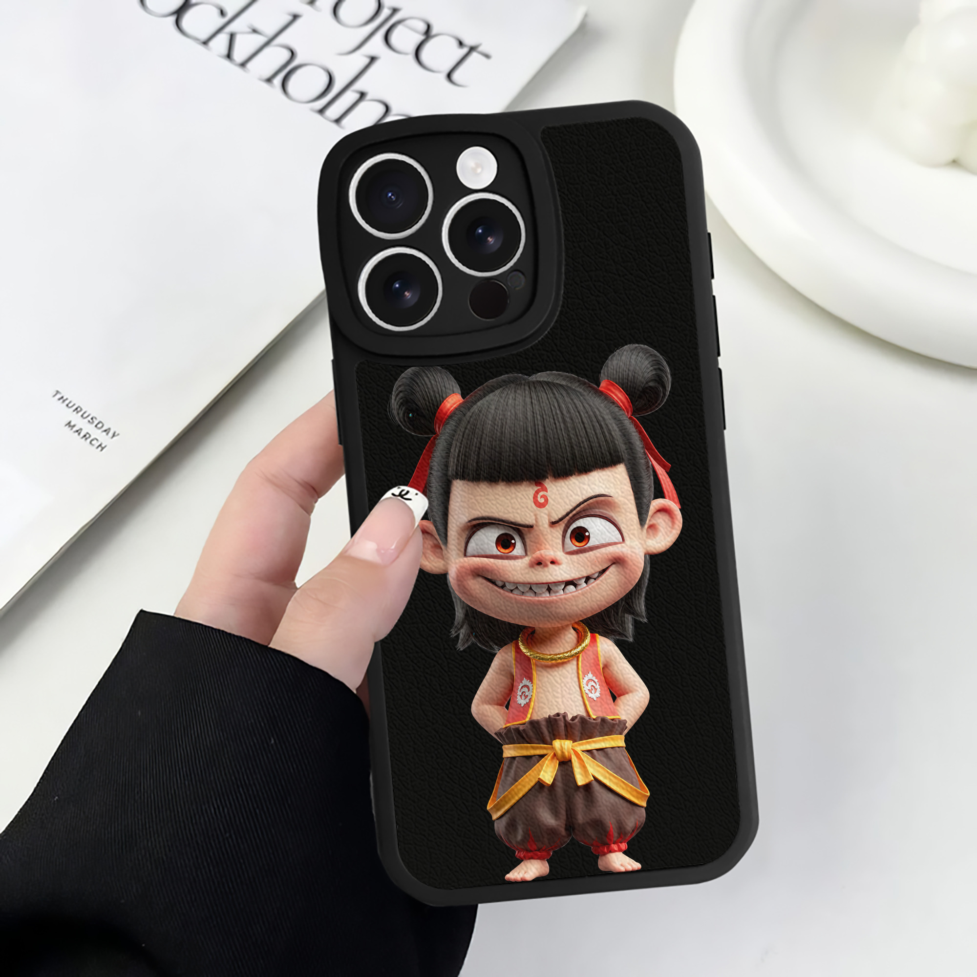 （画像用） Ne Zha 2 ナタ 魔童の大暴れ 【iPhone 16シリーズ対応】シリコンスマホケース（レザー調） 材質：シリコン